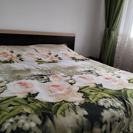 Apartament 3 Camere De Inchiriat ไกรโอวา ภายนอก รูปภาพ