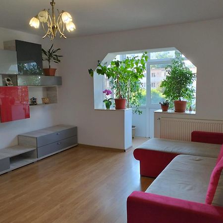 Apartament 3 Camere De Inchiriat ไกรโอวา ภายนอก รูปภาพ