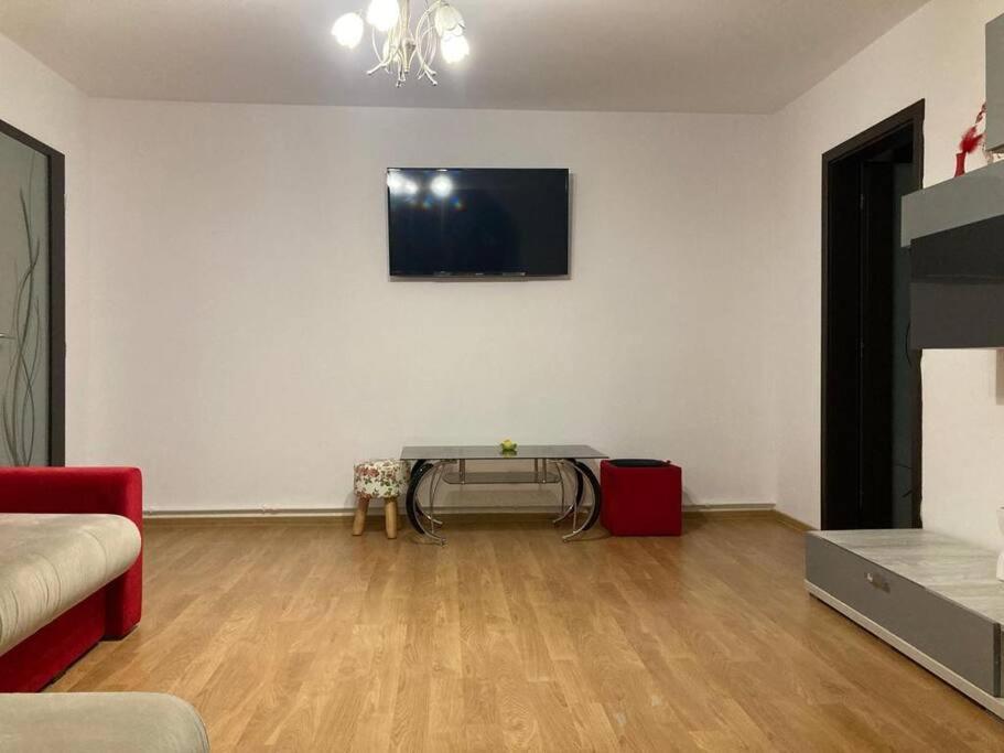 Apartament 3 Camere De Inchiriat ไกรโอวา ภายนอก รูปภาพ