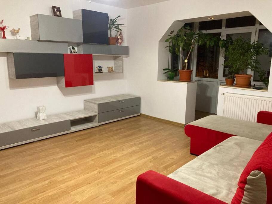 Apartament 3 Camere De Inchiriat ไกรโอวา ภายนอก รูปภาพ