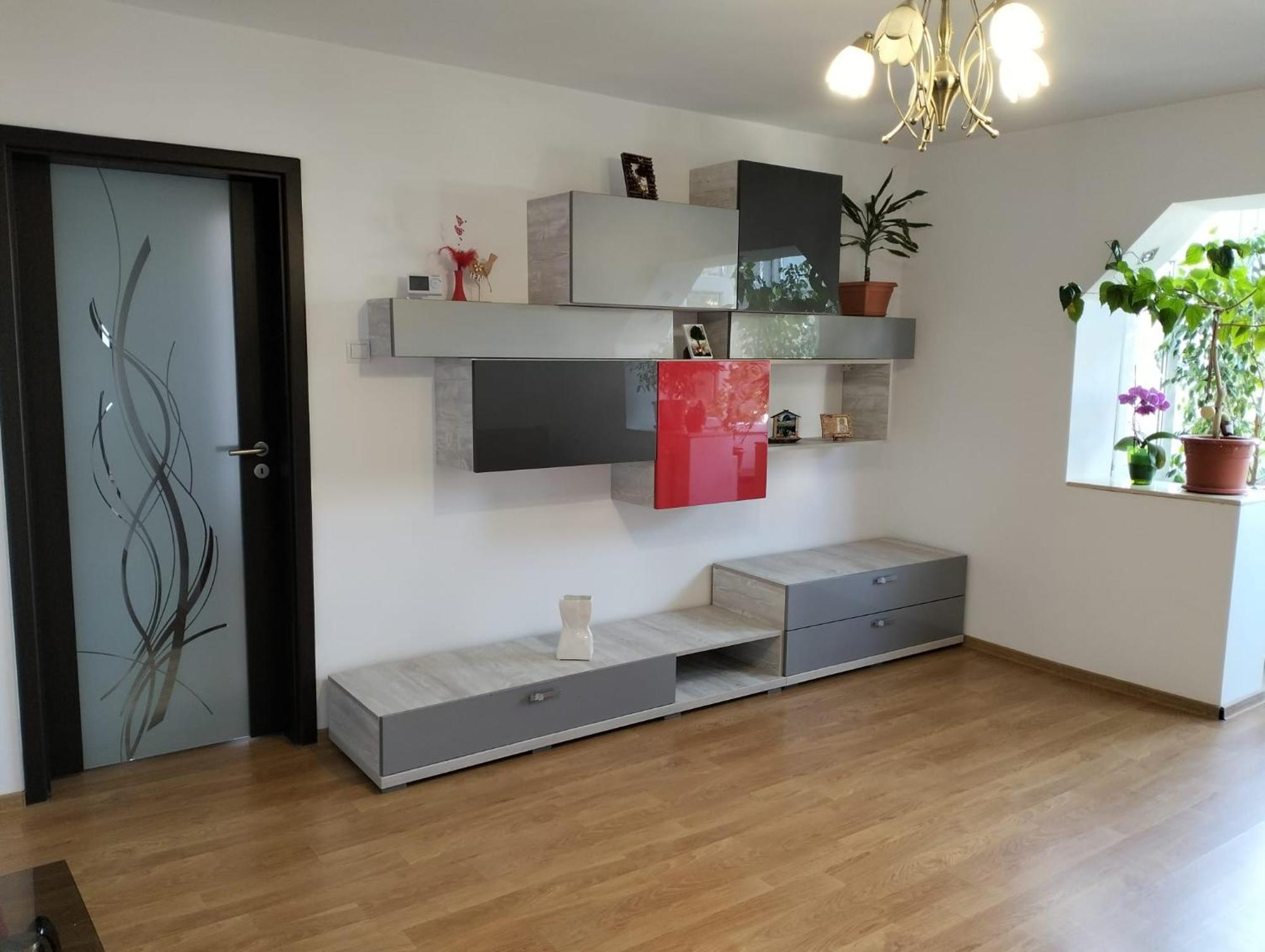 Apartament 3 Camere De Inchiriat ไกรโอวา ภายนอก รูปภาพ