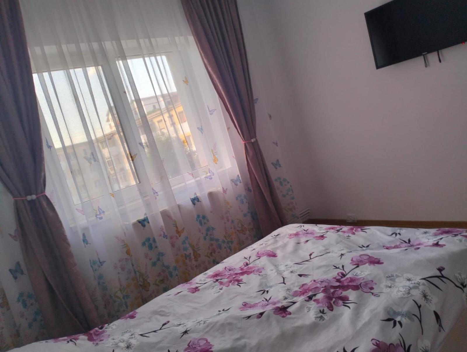Apartament 3 Camere De Inchiriat ไกรโอวา ภายนอก รูปภาพ